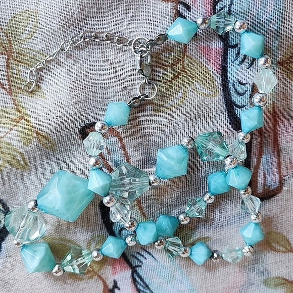 Aqua Light Blue Clear Oversized Bicone Lucite Plastic Beaded Vintage Necklace - Picture 2 of 7